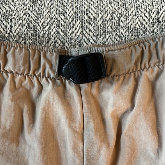 Columbia Tan Shorts - Picture 4 of 7
